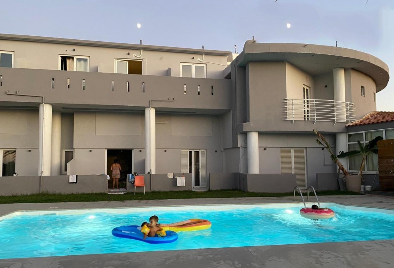 Banana Moon Aparthotel Adelianos Kampos Exterior photo