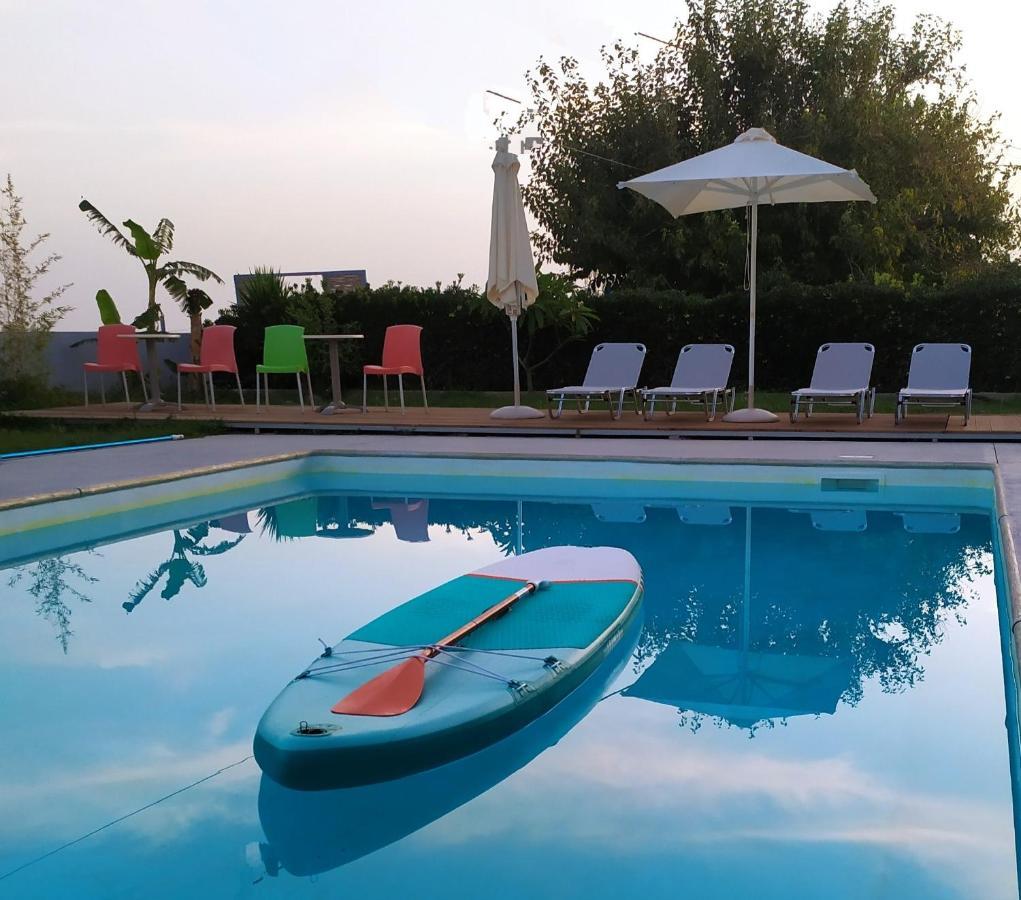 Banana Moon Aparthotel Adelianos Kampos Exterior photo
