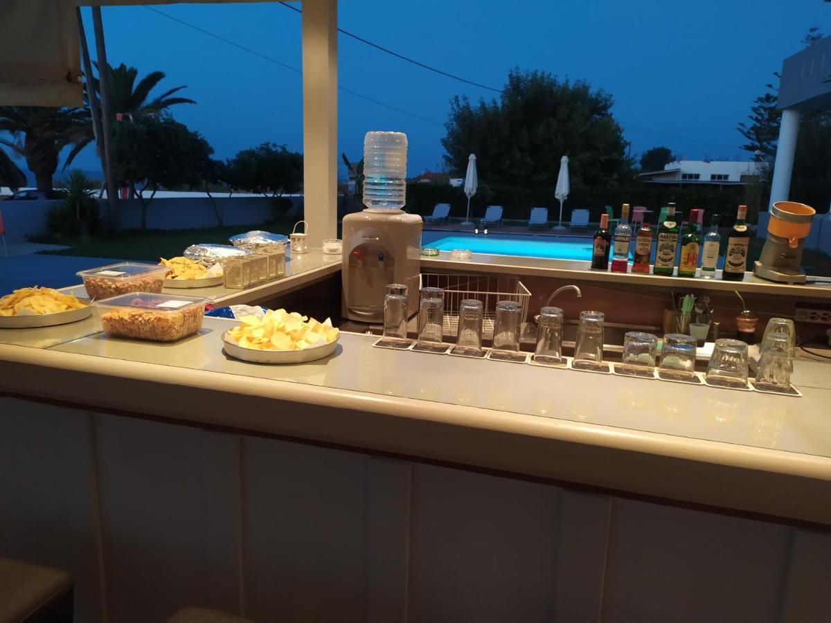 Banana Moon Aparthotel Adelianos Kampos Exterior photo