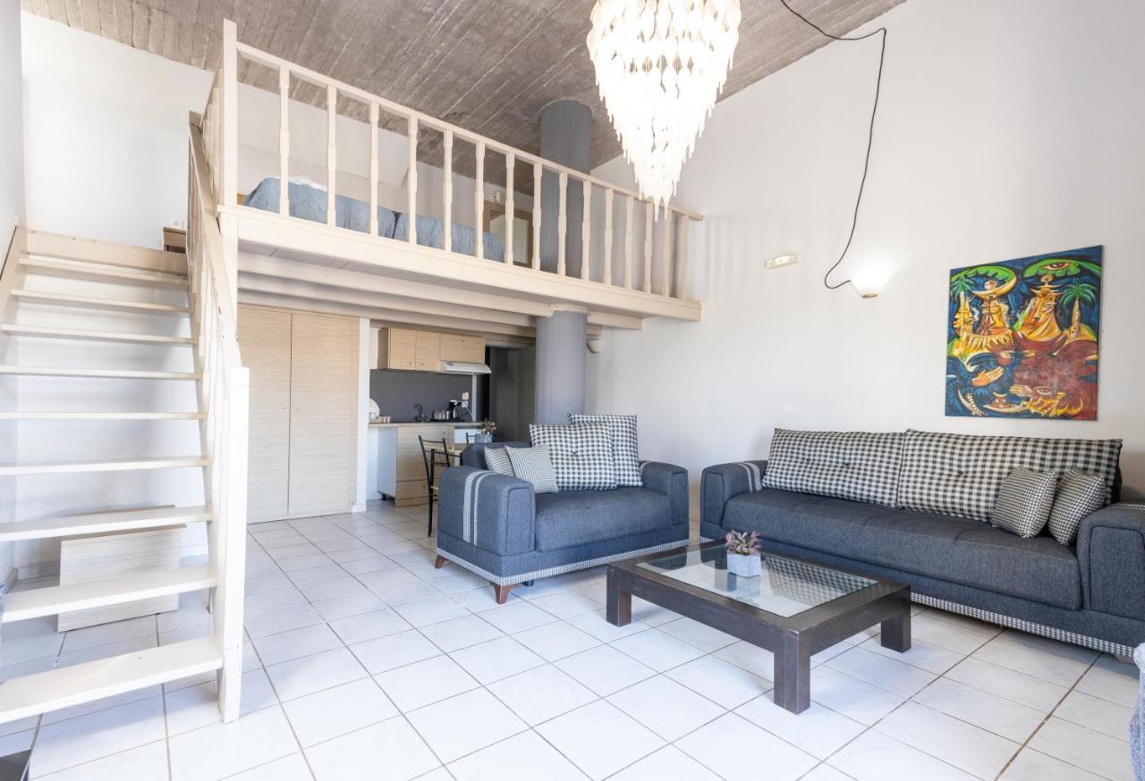 Banana Moon Aparthotel Adelianos Kampos Exterior photo