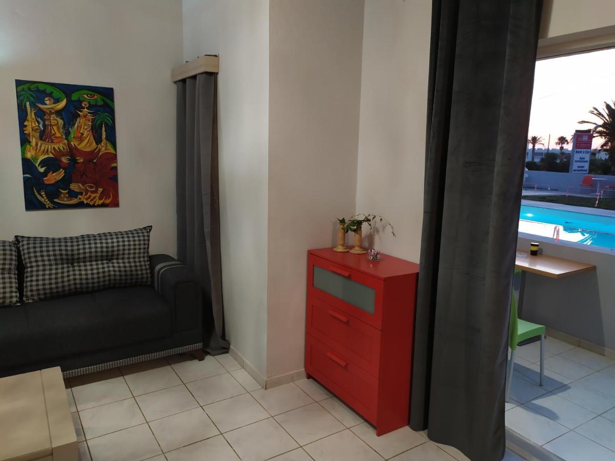 Banana Moon Aparthotel Adelianos Kampos Exterior photo