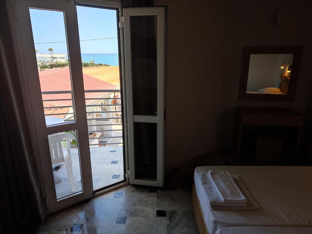 Banana Moon Aparthotel Adelianos Kampos Exterior photo